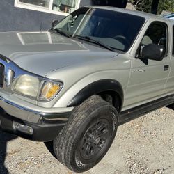 Toyota Tacamo gray 6-cylinder