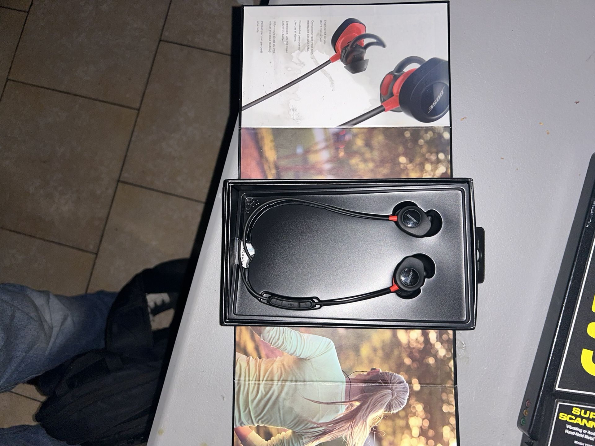 Bose Bluetooth Corded Earbuds for Sale in Hazard, CA OfferUp