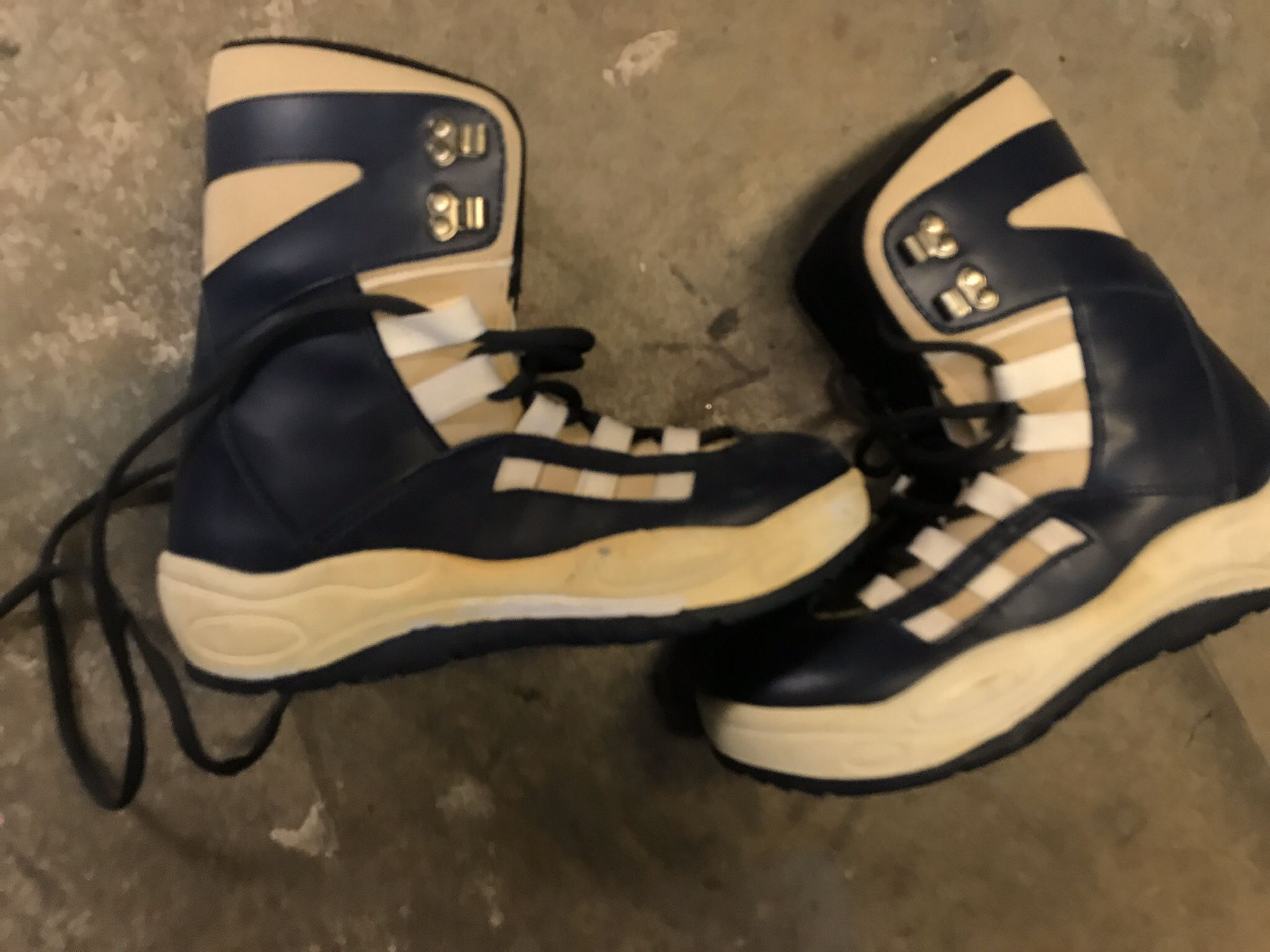 Snowboard boots woman’s size 8