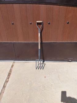 4-Tine Garden Fork with D-Handle