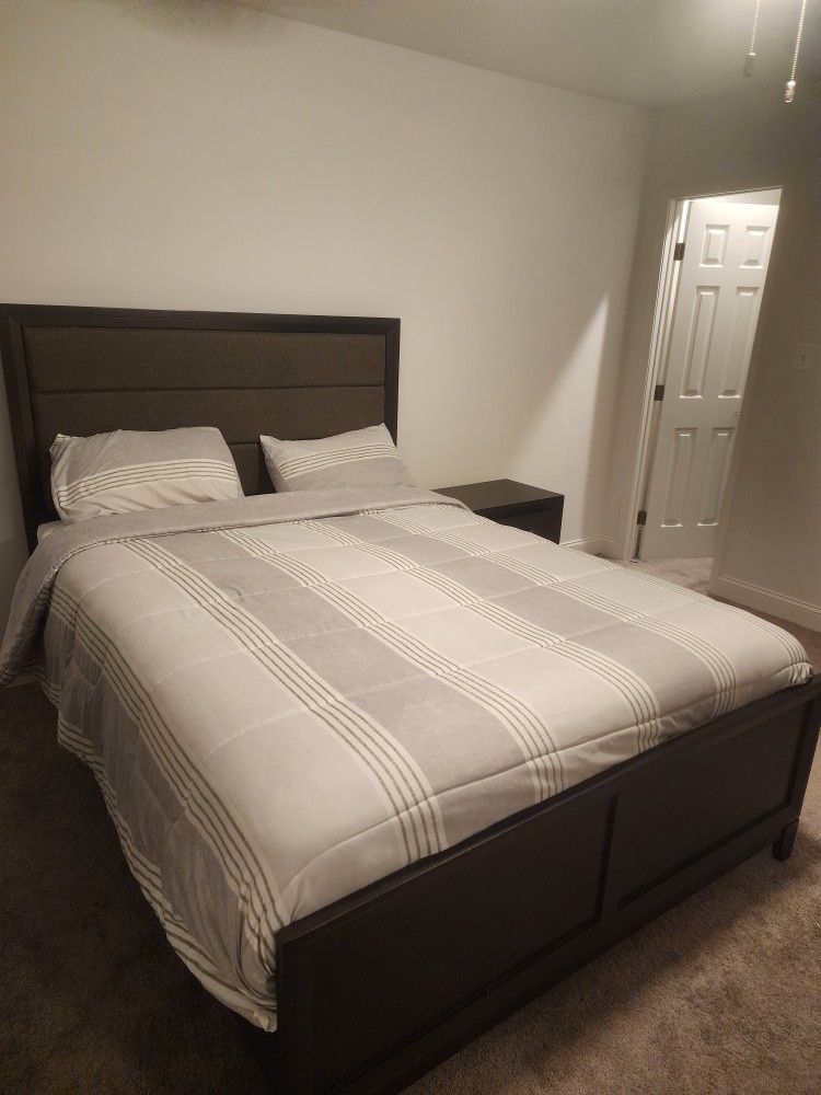 Queen Bedroom Set