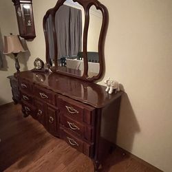 MATTRESS INCLUDED, 5-Piece Cherry Wood Bedroom Furniture Set and 2 Lamps