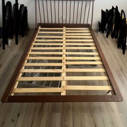 Bed frame (queen) 