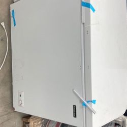 Magic Chef HMCF9W3 Chest Freezer DFIOO