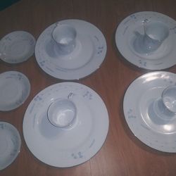 Set of dinner plates