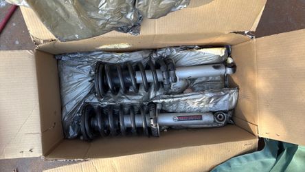 Nissan coilover struts