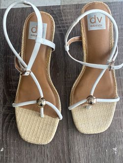 Dolce Vita  white Raffia  Strappy Beutiful Sandals size 7  Great condition