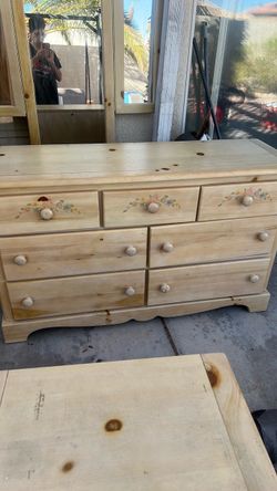 Dresser set