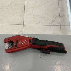Milwaukee Copper Tubing Cutter 12v  2471-20 