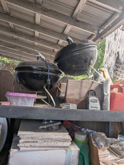 TABLE TOP WEBER GRILLS W CHARCOAL CONTAINER AND CHIMBEY STARTER