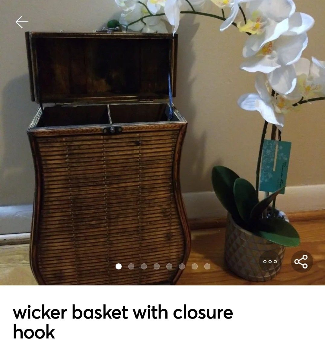 Wicker basket with handle