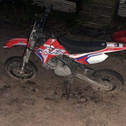 125cc Dirt Bike 4 Stroke  Price Is The Way It is Read Description 