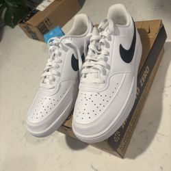 NEW men Nike Shoes Size 8.5