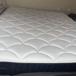 DreamCloud Hybrid King Mattress