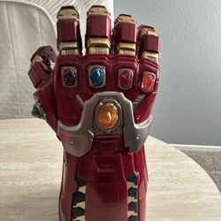 Hasbro Marvel Legends Avengers Endgame Power Gauntlet Electronic Fist Iron Man