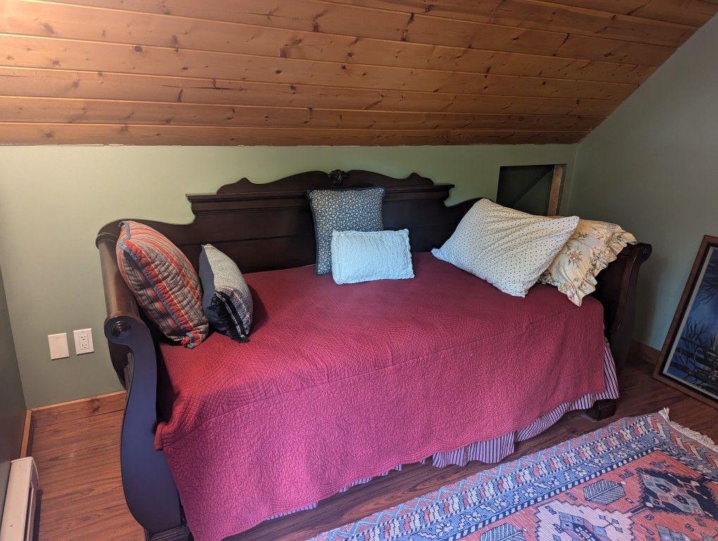 Sliegh Day Bed with Trundle