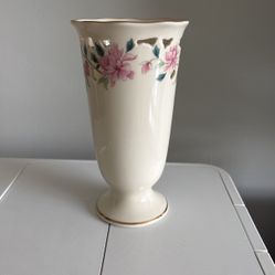 Lenox Barrington Collection Vase With Gold trim  Pierced Top Floral 8 Inch Ivory Bone China