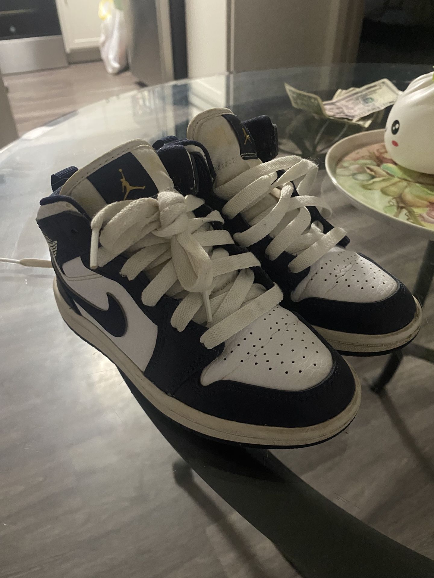 Kids Jordan 1s 10.5c