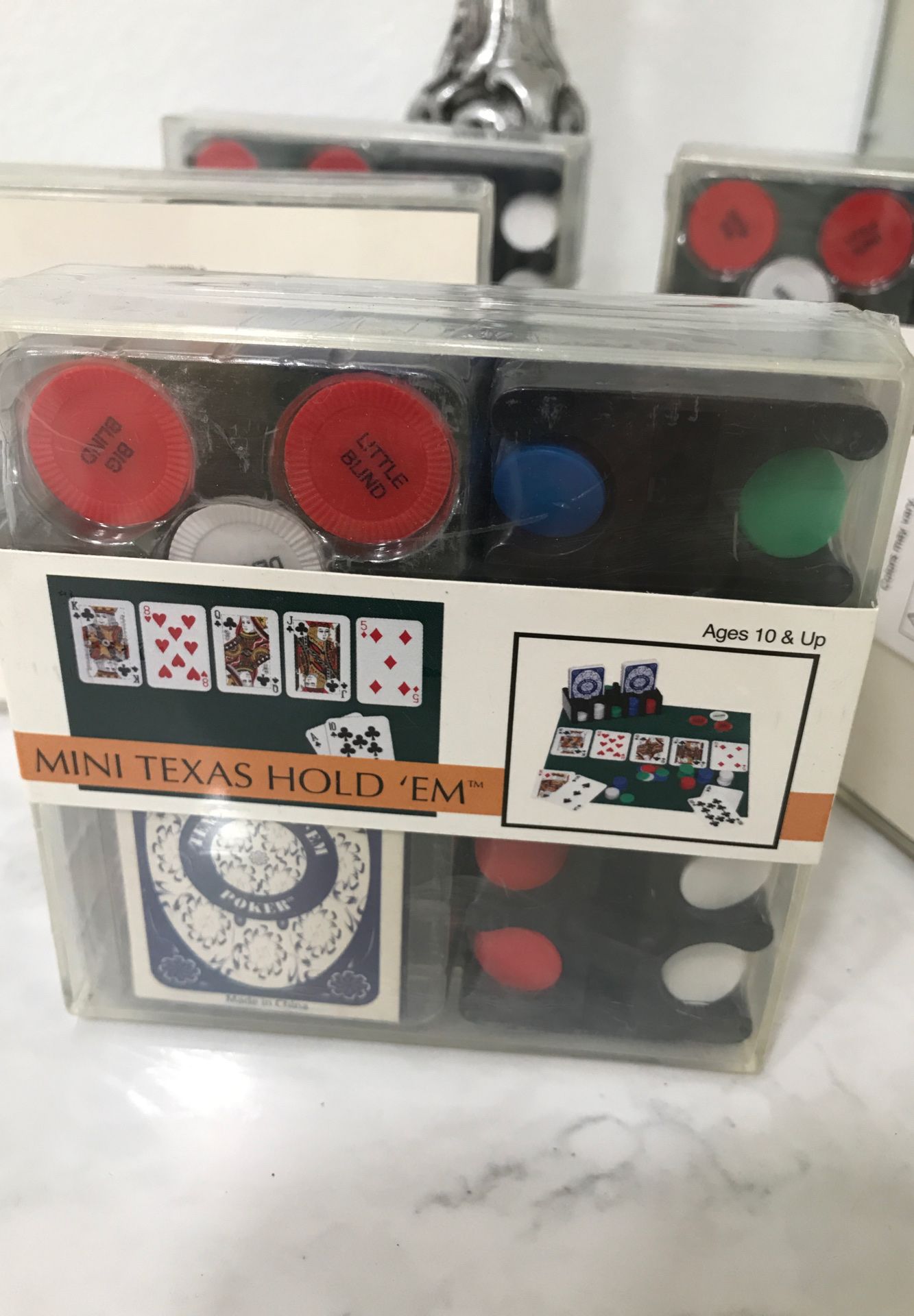 Enjoy a Casino night with a Mini Texas hold’ EM