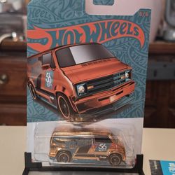 Hotwheels Pearl And Chrome Custom 77 Dodge Van Chase