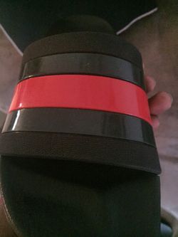 Gucci slides (pick up only)