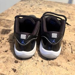 Jordan 11 Retro Low size 7Y
