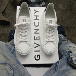 Givenchy Sz .8