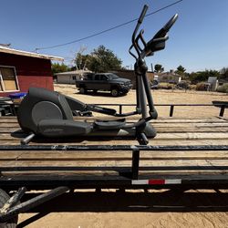 Different exercise machines  Máquinas De Ejercicio 