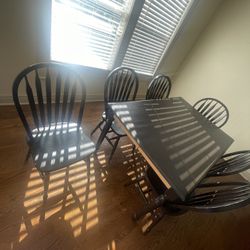 Dining/kitchen Table 