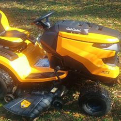 Like New Cub cadet LT46 XT1