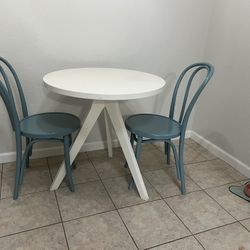 Bistro/kitchen Nook Table And Chairs 