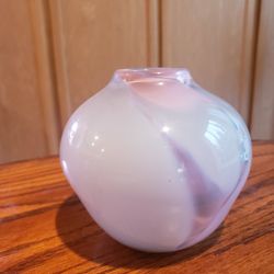Small Beautiful Vase. $10