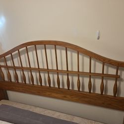 Oak Queen Bed