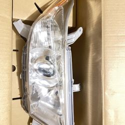 2013 Highlander::Genuine Headlight Right Side