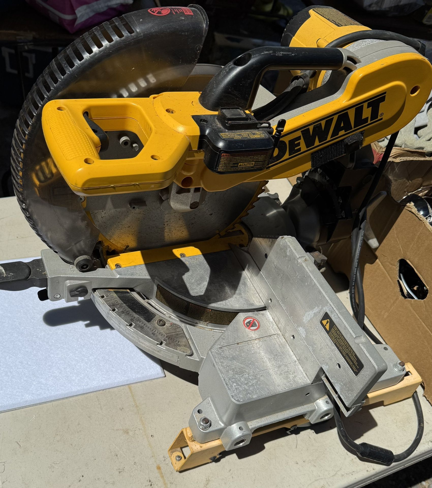 DEWALT DW716 120V 15 Amp Double-Bevel Compound 12" Corded Miter Saw