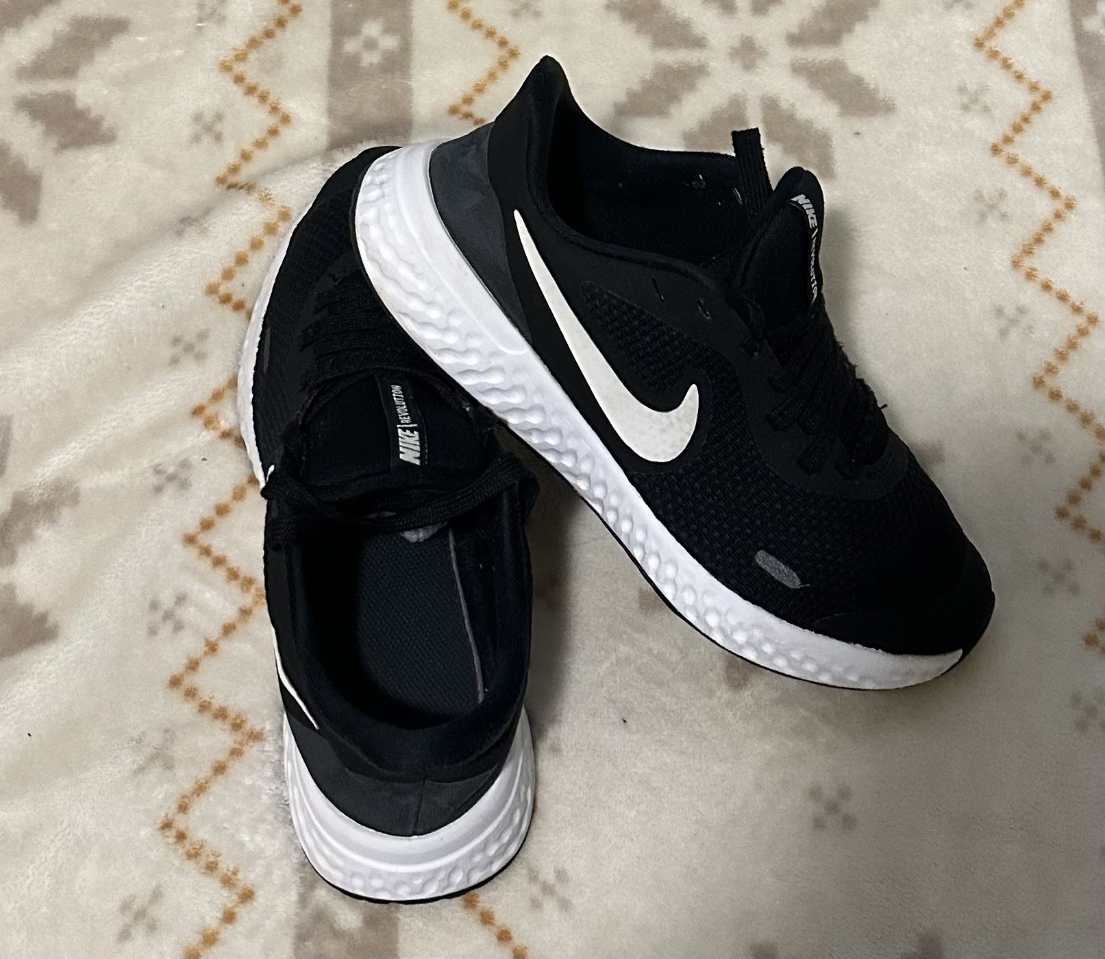 NIKE REVOLUTION SHOES