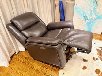 BarcaLounger Power Leather Recliner - Like New !