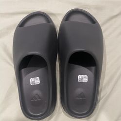 yeezy slidde onxy black