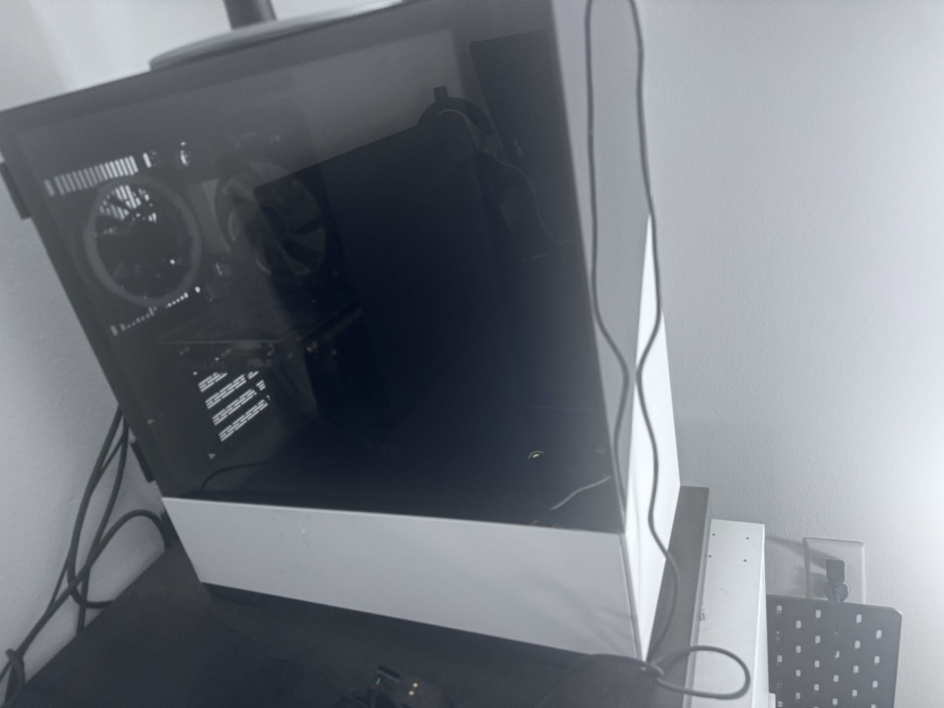 High-Performance Gaming & Streaming PC Setup – Ryzen 5 5600X, RTX 3060, Dual Monitors, Razer Peripherals