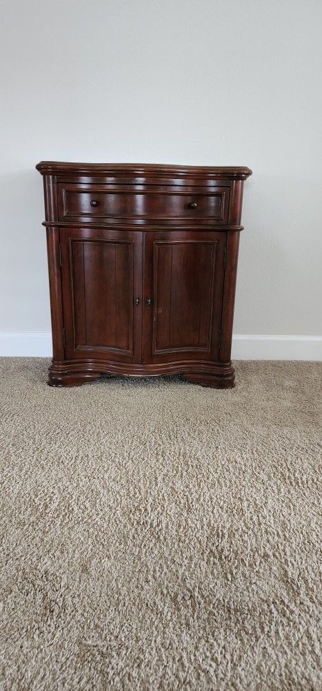Hooker Wavery Place Hall Console