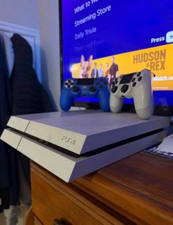 PlayStation 4 (PS4) Console