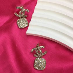 Chanel Rose Gold Colorless Diamond Pearl Earrings for Sale in Los
