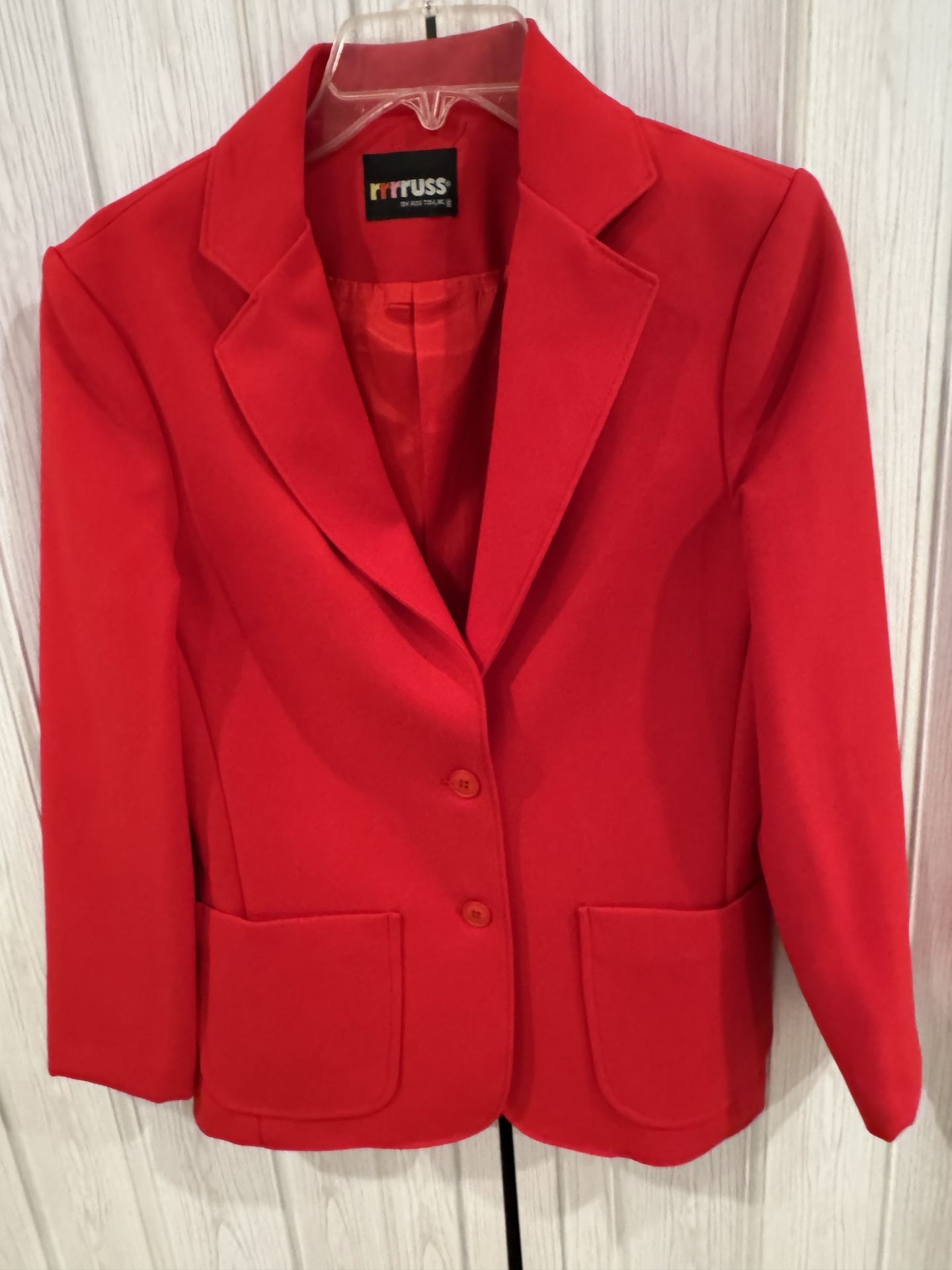 Women’s red Russ Vintage Blazer size 8- Great for the holidays!! Has buttons & 2 outside pockets