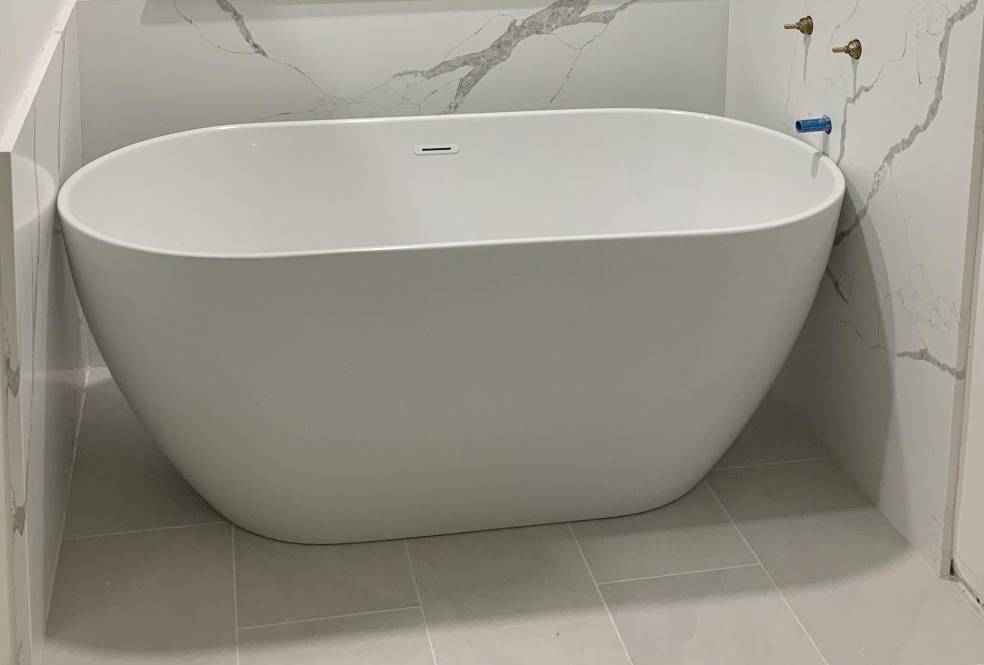 New - Freestanding Bathtub
