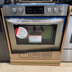 Slide In Range Frigidaire New 
