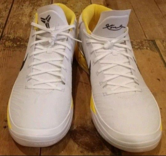 NIKE KOBE BRYANT White / Yellow Gold Signature Basketball Shoes