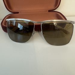 Real Gucci Sunnies.
