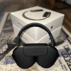 AirPod Maxes 