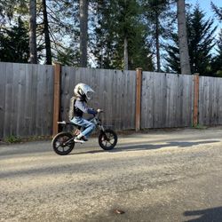 M16 GoTrax Youth Electric dirt bike and gear