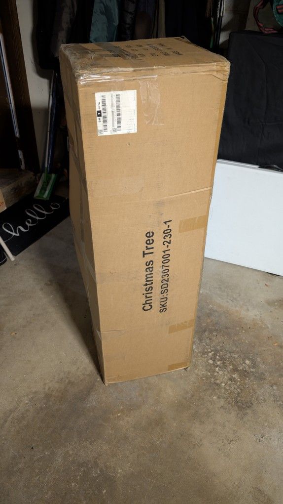 7.5ft Christmas Tree New Never Used. 